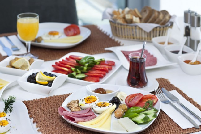 Frühstück im Hotel Hubertushof © Shutterstock