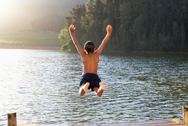 Schwimmen in Badeseen mit Trinkwasserqualität © Shutterstock